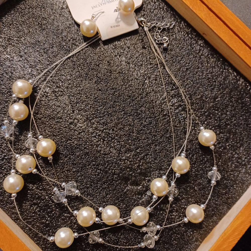 Fantasy Pearl and Crystal Necklace, Jaclyn Smith, 18 1/2 "